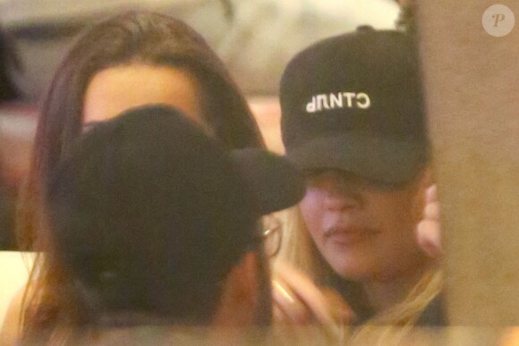 Justin Bieber et Rita Ora mangent un morceau au restaurant Kitchen 24 après avoir passé la soirée au club Warwick. Los Angeles, le 2 juin 2016