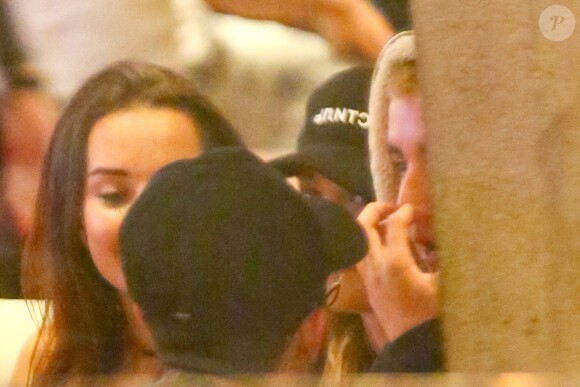 Justin Bieber et Rita Ora mangent un morceau au restaurant Kitchen 24 après avoir passé la soirée au club Warwick. Los Angeles, le 2 juin 2016