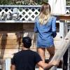 Exclusif - LeAnn Rimes se balade main dans la main avec son mari Eddie Cibrian sur une plage à Malibu, le29 mai 2016 For germany call for price Exclusive - Singer LeAnn Rimes and her husband Eddie Cibrian were hand-in-hand on the beach in Malibu, California on May 29, 2016. The two wore beach clothes, but stayed away from the ocean. Rumors are swirling that LeAnn might be pregnant.29/05/2016 - Malibu