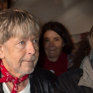 Le chanteur Renaud (Renaud Séchan) participe à un rassemblement spontané en hommage aux victimes des attentats de Charlie Hebdo Place de la République, à Paris, le 7 janvier 2016, scandant le slogan "même pas peur" un an jour pour jour après l'attaque terroriste.  No Web No Blog Pour la Suisse et la Belgique07/01/2016 - Paris