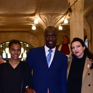 Exclusif - Pascal Gentil en famille - Célébrités lors du dîner caritatif pour l'Euro foot jeunes organisé à la Mairie de Lille le 4 juin 2016. © Giancarlo Gorassini / Bestimage