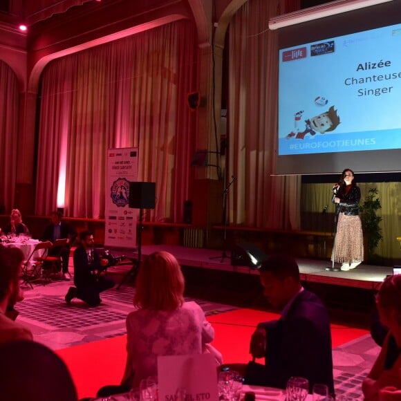 Exclusif - Alizée - Célébrités lors du dîner caritatif pour l'Euro foot jeunes organisé à la Mairie de Lille le 4 juin 2016. © Giancarlo Gorassini / Bestimage