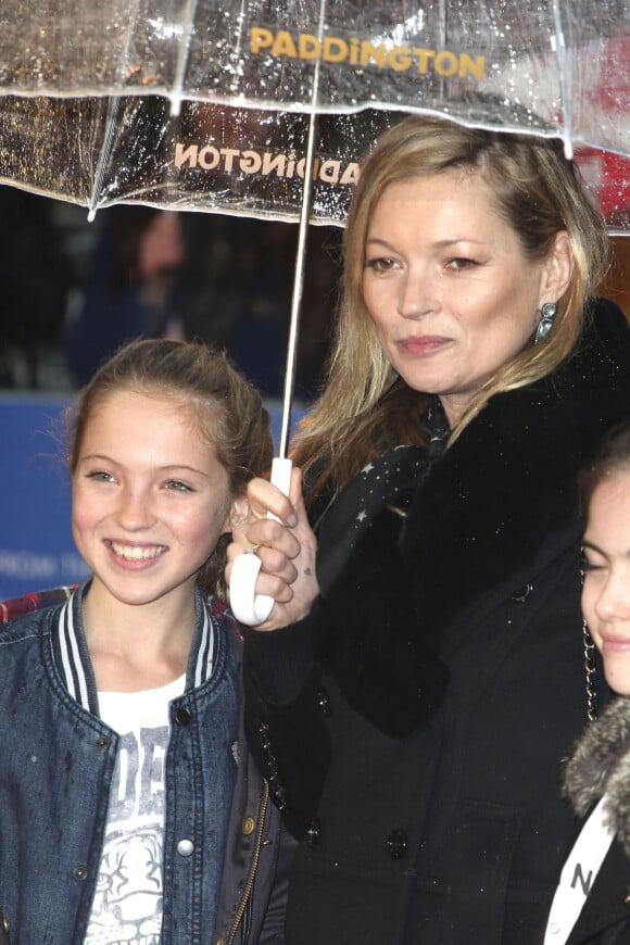 Kate Moss et sa fille Lila Grace - Première du film "Paddington" à Londres le 23 novembre 2014.