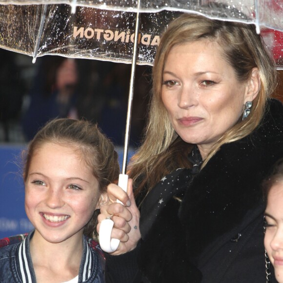 Kate Moss et sa fille Lila Grace - Première du film "Paddington" à Londres le 23 novembre 2014.