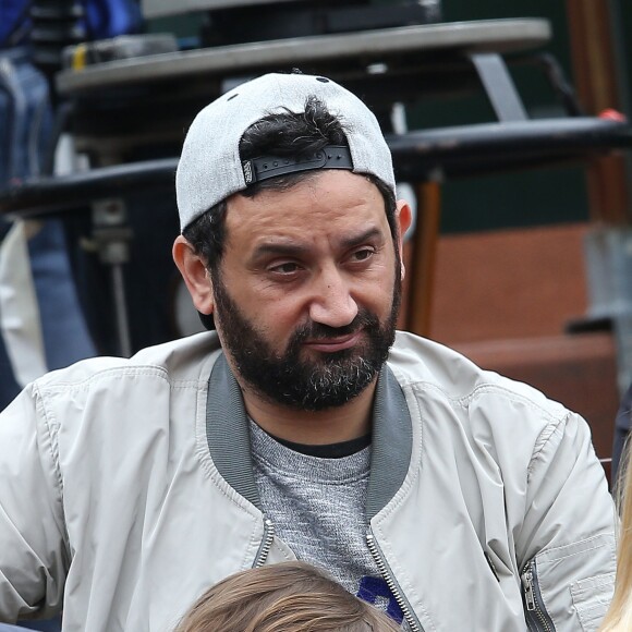 Cyril Hanouna et son fils Lino - People dans les tribunes des internationaux de France de Roland Garros à Paris le 4 juin 2016. © Moreau - Jacovides / Bestimage