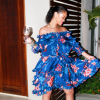 Rihanna, craquante en robe Faith Connexion et sandales Gucci, se détend en vacances sur les îles Turques-et-Caïques. Juin 2016.