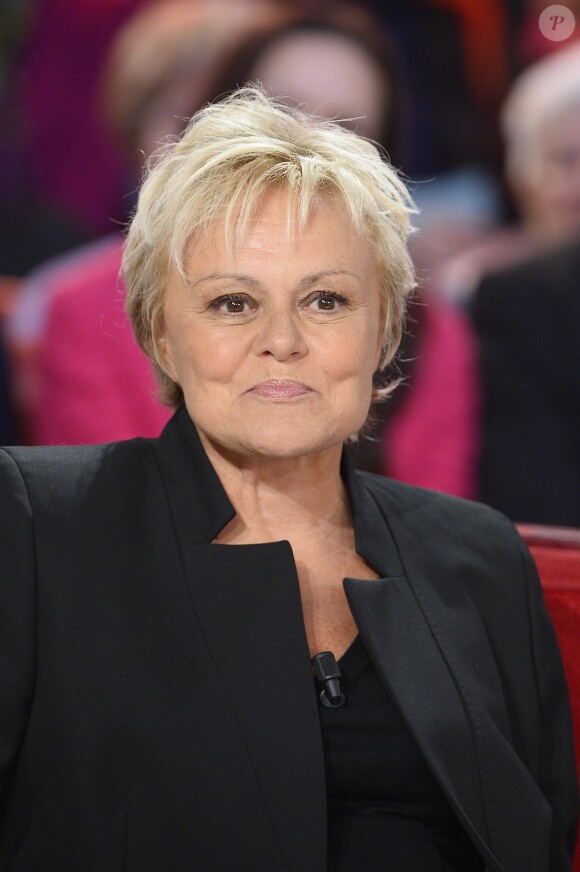 Muriel Robin - Enregistrement de l'émission de France 2 "Vivement Dimanche" à Paris le 28 janvier 2016. Invité principal Michel Bouquet. © Coadic Guirec/Bestimage