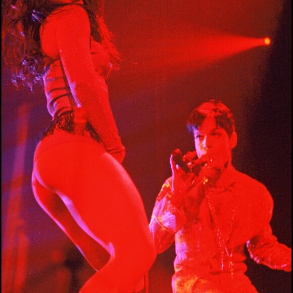 Mayte Garcia et Prince en concert à Wembley à Londres en mars 1995