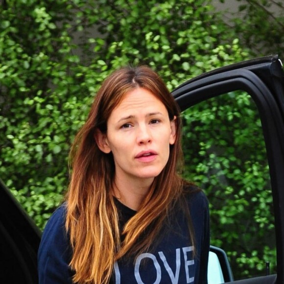 Jennifer Garner et son fils Samuel sortent prendre le petit-déjeuner à Brentwood le 8 juin 2016.