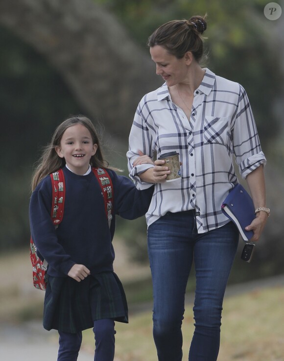 Jennifer Garner se promène avec sa fille Seraphina à Santa Monica, le 3 juin 2016