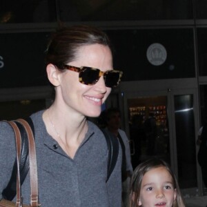 Jennifer Garner et sa fille Seraphina arrivent à l'aéroport de Los Angeles (LAX), le 2 juin 2016.