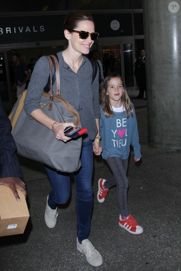 Jennifer Garner et sa fille Seraphina arrivent à l'aéroport de Los Angeles (LAX), le 2 juin 2016.