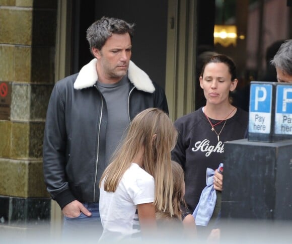 Ben Affleck,  Jennifer Garner et leurs enfants Violet, Seraphina et Samuel à Londres le 26 mai 2016.