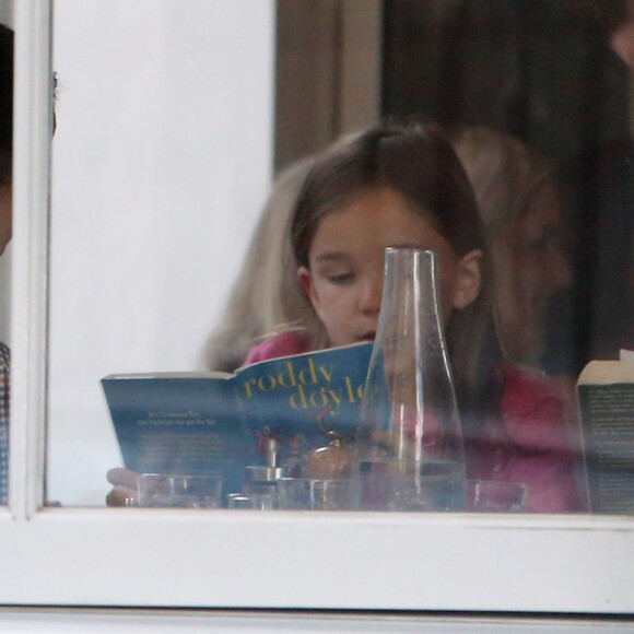 Jennifer Garner et Ben Affleck se retrouvent pour déjeuner avec leurs enfants Violet, Seraphina et Samuel à Londres le 12 mai 2016.