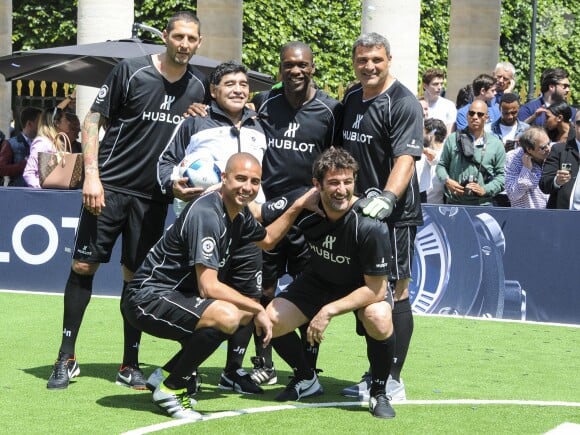 Marco Materazzi, Diego Maradona, Clarence Seedorf, Angelo Peruzzi, David Trezeguet et Ciro Ferrara - Pelé et Diego Maradona s'affrontent lors d'un match de football amical au Palais Royal à Paris le 9 juin 2016.
