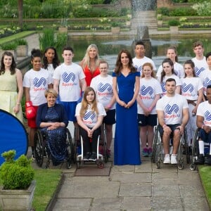 Kate Middleton, duchesse de Cambridge, accueillait le 9 juin 2016 des ambassadeurs et des athlètes de l'association SportsAid pour un dîner, tourné vers les JO de Rio, en l'honneur du 40e anniversaire de l'organisme dont elle est la marraine.