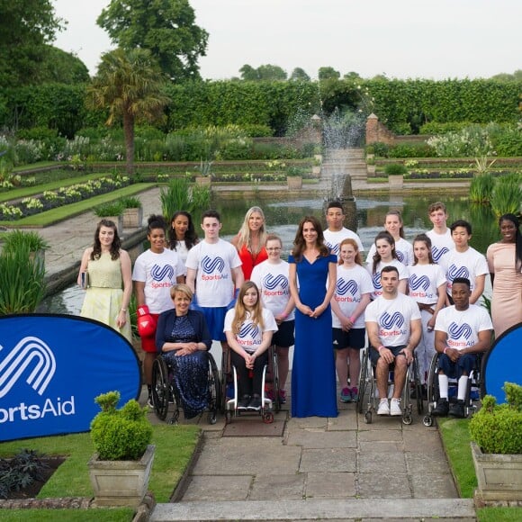 Kate Middleton, duchesse de Cambridge, accueillait le 9 juin 2016 des ambassadeurs et des athlètes de l'association SportsAid pour un dîner, tourné vers les JO de Rio, en l'honneur du 40e anniversaire de l'organisme dont elle est la marraine.