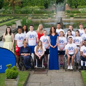 Kate Middleton, duchesse de Cambridge, accueillait le 9 juin 2016 des ambassadeurs et des athlètes de l'association SportsAid pour un dîner, tourné vers les JO de Rio, en l'honneur du 40e anniversaire de l'organisme dont elle est la marraine.