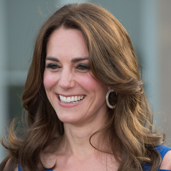 Kate Middleton, duchesse de Cambridge, accueillait le 9 juin 2016 des ambassadeurs et des athlètes de l'association SportsAid pour un dîner, tourné vers les JO de Rio, en l'honneur du 40e anniversaire de l'organisme dont elle est la marraine.