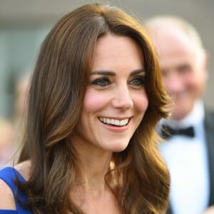 Kate Middleton, duchesse de Cambridge, accueillait le 9 juin 2016 des ambassadeurs et des athlètes de l'association SportsAid pour un dîner, tourné vers les JO de Rio, en l'honneur du 40e anniversaire de l'organisme dont elle est la marraine.