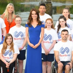 Kate Middleton, duchesse de Cambridge, accueillait le 9 juin 2016 des ambassadeurs et des athlètes de l'association SportsAid pour un dîner, tourné vers les JO de Rio, en l'honneur du 40e anniversaire de l'organisme dont elle est la marraine.