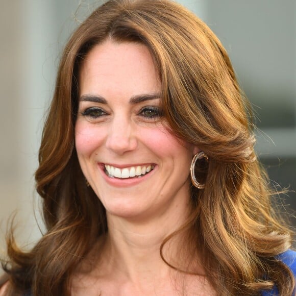 Kate Middleton, duchesse de Cambridge, accueillait le 9 juin 2016 des ambassadeurs et des athlètes de l'association SportsAid pour un dîner, tourné vers les JO de Rio, en l'honneur du 40e anniversaire de l'organisme dont elle est la marraine.