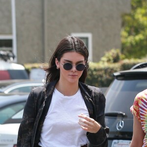 Les amies Kendall Jenner et Gigi Hadid font du shopping chez Fred Segal à West Hollywood, le 1er juin 2016