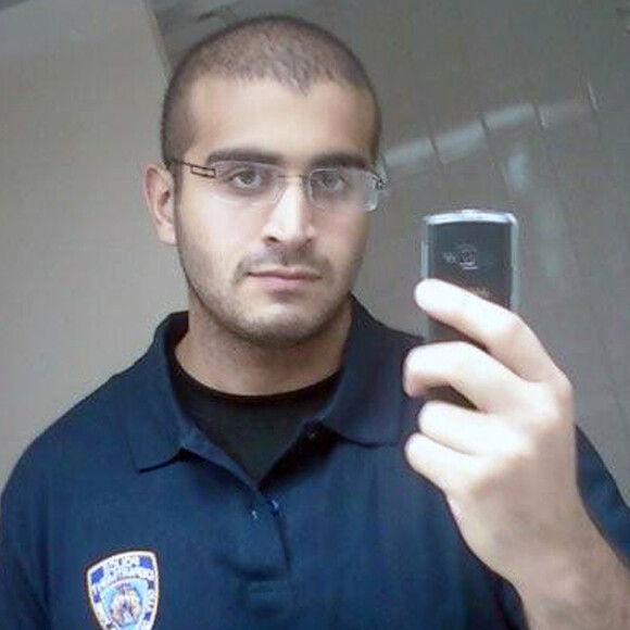 Omar Mateen, le terroriste d'Orlando, a prêté allégence à l'Etat islamique. Au moins 50 personnes ont été tuées et 53 blessées dans un club gay de la ville, The Pulse, dans la nuit du dimanche 12 juin 2016.