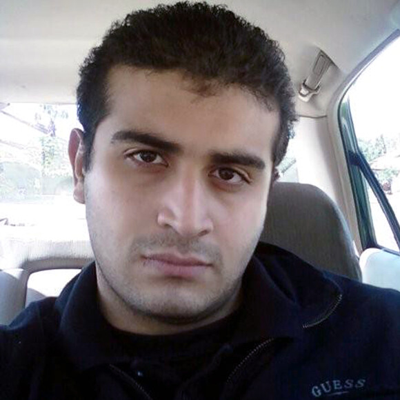 Omar Mateen, le terroriste d'Orlando, a prêté allégence à l'Etat islamique. Au moins 50 personnes ont été tuées et 53 blessées dans un club gay de la ville, The Pulse, dans la nuit du dimanche 12 juin 2016.