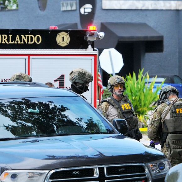 Les forces de l'ordre devant le club The Pulse à Orlando, en Floride, le 12 juin 2016