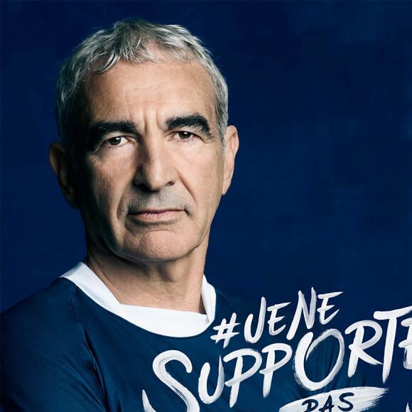 Raymond Domenech participe à la campagne "Je ne supporte les bleus" de l'association Elle's Imagine'nt contre les violences conjugales, mai 2016.