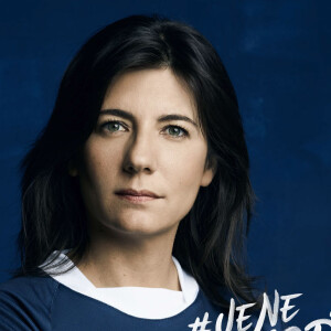 Estelle Denis participe à la campagne "Je ne supporte les bleus" de l'association Elle's Imagine'nt contre les violences conjugales, mai 2016.