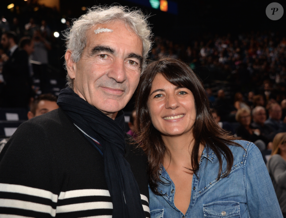 Raymond Domenech et sa compagne Estelle Denis, lors de la finale du BNP Paribas Masters, à Paris le 8 novembre 2015.