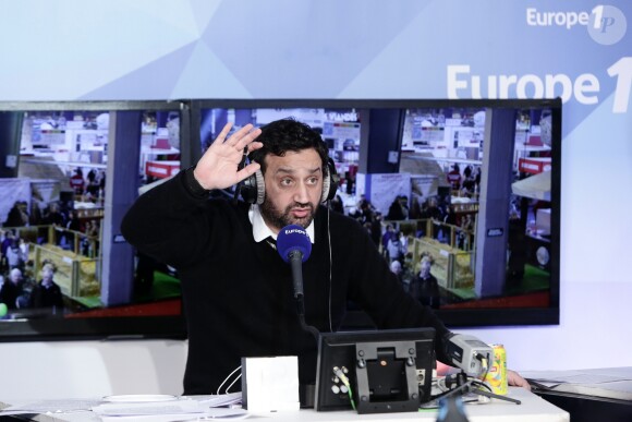 Cyril Hanouna sur le plateau de la radio Europe 1 en direct du Salon International de l'Agriculture à Paris le 1er mars 2015. © Stéphane Lemouton / Bestimage