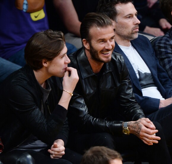 David et Brooklyn Beckham au Staples Center à Los Angeles, le 15 avril 2016.