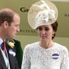 Kate Middleton, pour sa première fois au Royal Ascot, secondait le 15 juin 2016 le prince William lors de la remise du trophée de la course Duc de Cambridge.
