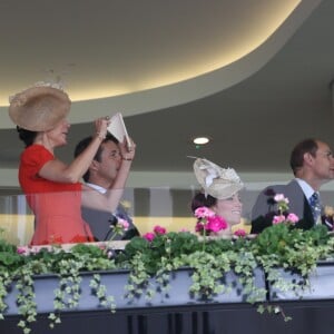 Kate Middleton retrouvait la princesse Mary de Danemark, venue avec son époux le prince Frederik, le 15 juin 2016 au Royal Ascot.