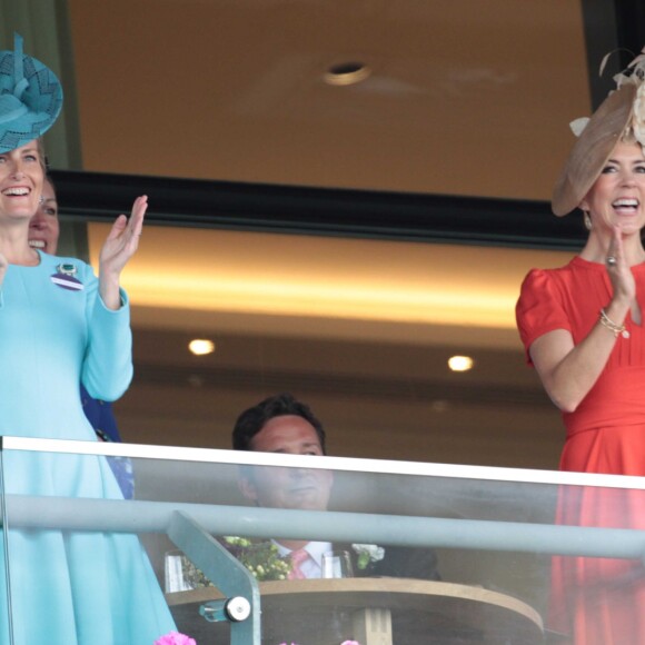 Sophie, comtesse de Wessex et la princesse Mary de Danemark au 2e jour du Royal Ascot le 15 juin 2016