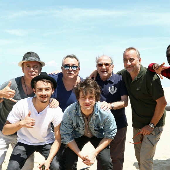 Exclusif - Franck Dubosc, Fabien Onteniente, Claude Brasseur, Antoine Duléry, Cyril Mendy, Gérard Jugnot, Jules Ritmanic et Louka Méliava en promotion pour le film "Camping 3" au camping du Pyla. Arcachon, le 9 juin 2016. © Jean-Marc Lhomer/Bestimage