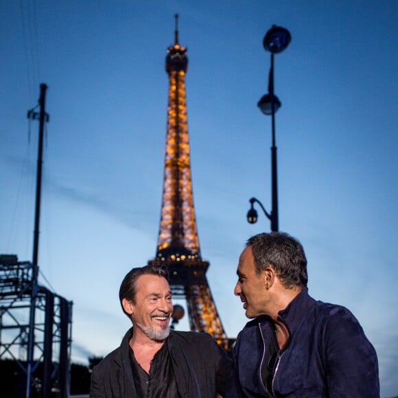 Exclusif - Florent Pagny, Nikos Aliagas - Concert "UEFA Euro 2016 Le Grand Show d'Ouverture" dans la fan-zone à la veille du 1er match de l'EURO 2016 sur le Champ-de-Mars, au pied de la Tour Eiffel à Paris le 9 juin 2016. © Cyril Moreau/Bestimage