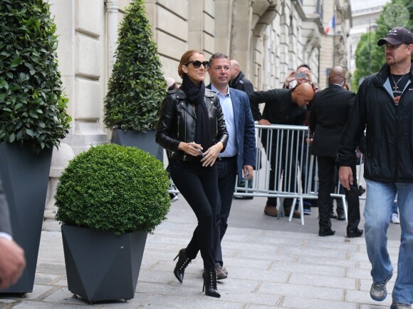 Céline Dion de retour à son hôtel après une séance photo avec le photographe Gilles Bensimon à Paris le 17 juin 2016