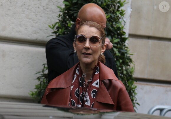 Céline Dion quitte le Royal Monceau pour prendre un jet privé au Bourget (pour Anvers où elle doit donner 2 concerts), à Paris le 19 juin 2016