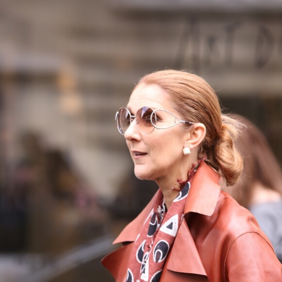 Céline Dion quitte le Royal Monceau pour prendre un jet privé au Bourget (pour Anvers où elle doit donner 2 concerts), à Paris le 19 juin 2016