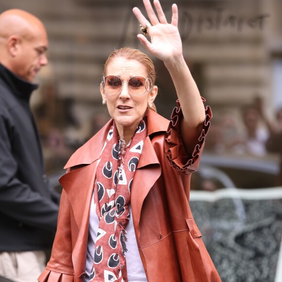 Céline Dion quitte le Royal Monceau pour prendre un jet privé au Bourget (pour Anvers où elle doit donner 2 concerts), à Paris le 19 juin 2016