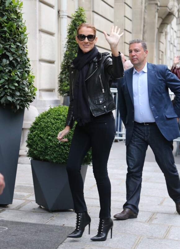 Céline Dion de retour à son hôtel après une séance photo avec le photographe Gilles Bensimon à Paris le 17 juin 2016