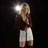 Cassandra Foret dans le clip de son single "Premiers frissons d'amour". Juin 2016.
