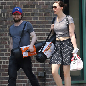 Daniel Radcliffe et sa compagne Erin Darke à New York, le 2 juillet 2015.