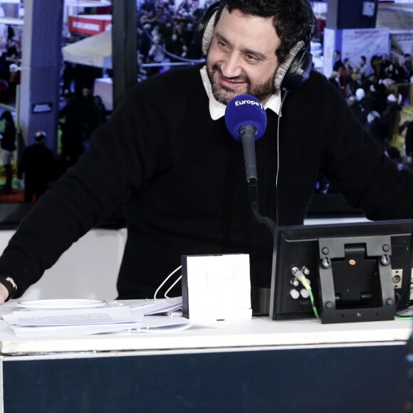 Cyril Hanouna sur le plateau de la radio Europe 1 en direct du Salon International de l'Agriculture à Paris le 1er mars 2015. © Stéphane Lemouton / Bestimage