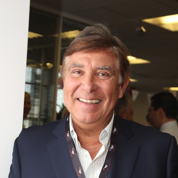 Charity Day BGC 2014 - Jean-Pierre Foucault - Courtier d'un jour pour encourager les clients à passer ce jour là le maximum d'ordres dans la salle des marchés d'Aurel BGC Rue Vivienne à Paris. Le 11 septembre 2014