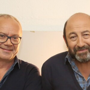 Exclusif - Olivier Baroux et Kad Merad - Backstage de l'enregistrement de l'émission "La Très Grosse Emission" présentée par Cyril Hanouna et Dominique Farrugia à la Plaine Saint-Denis le 24 mai 2016. L'émission diffusée le 28 juin à 21 heures sur Canal + © Denis Guignebourg / Bestimage